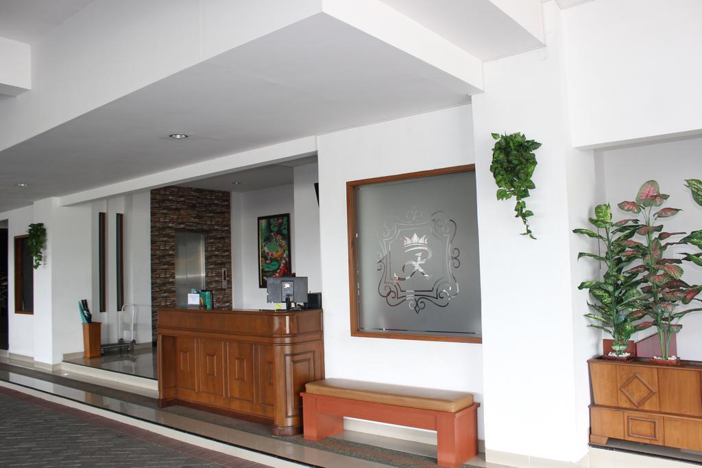 Ratu Homestay Malang Exterior photo